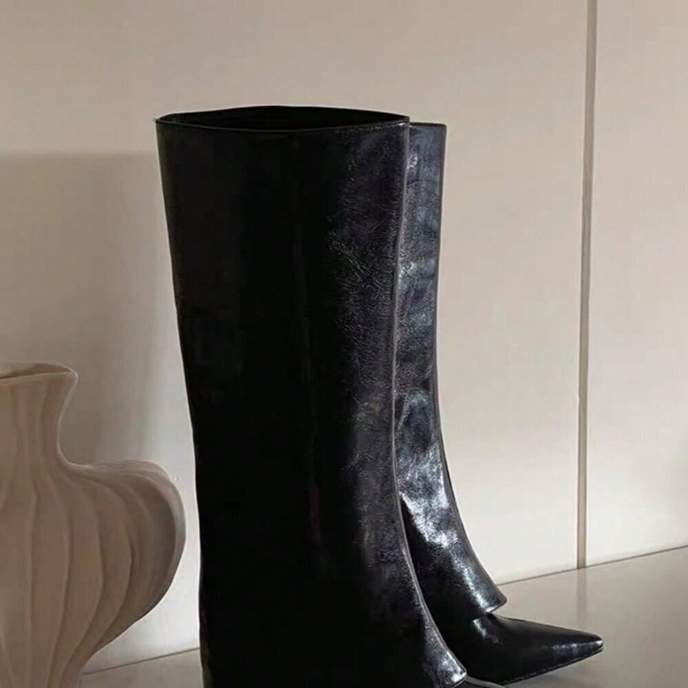 Black Western Style Women's High Riding Pointed Toe Boots - Picture 5 of 8